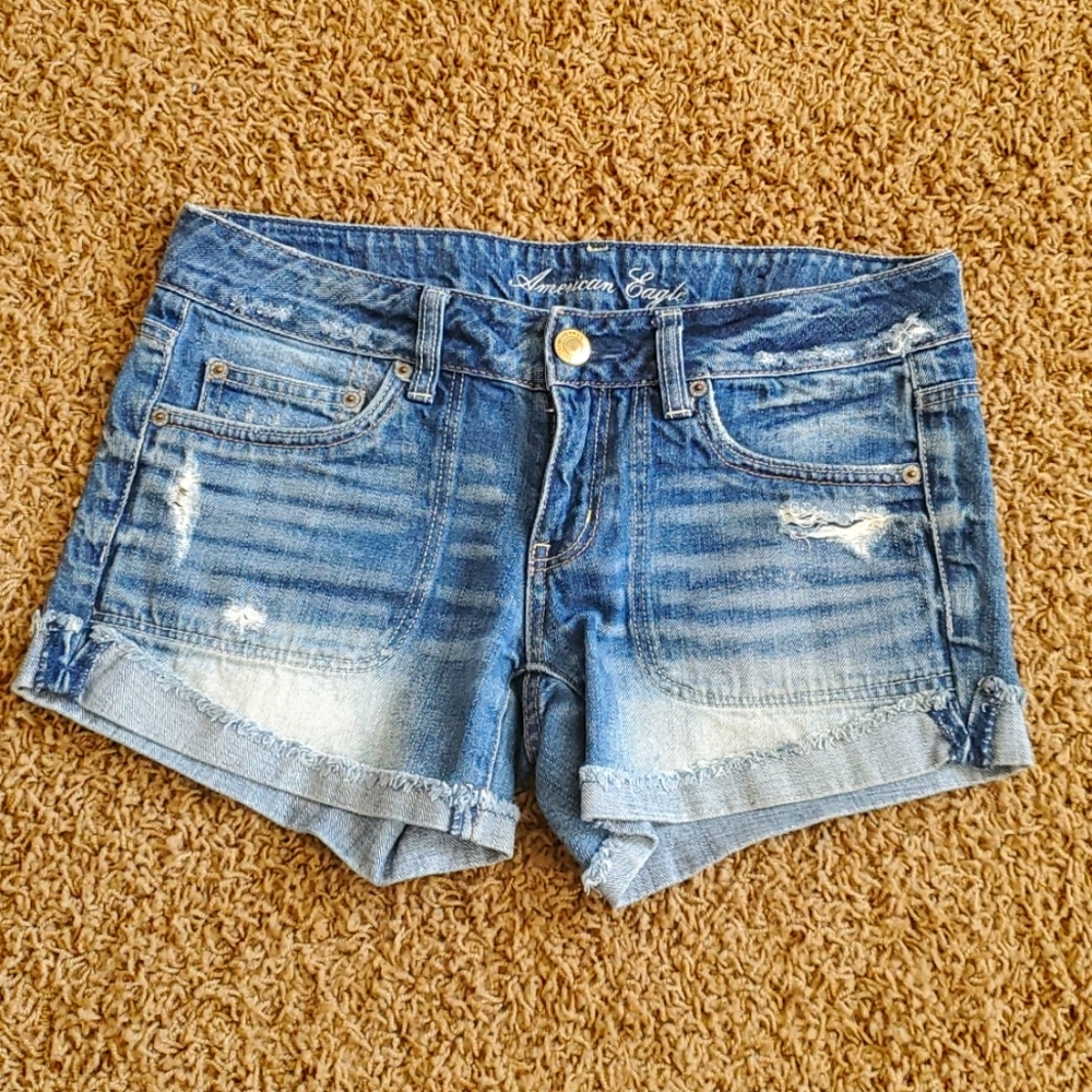 American Eagle shorts. Size 6. EUC.